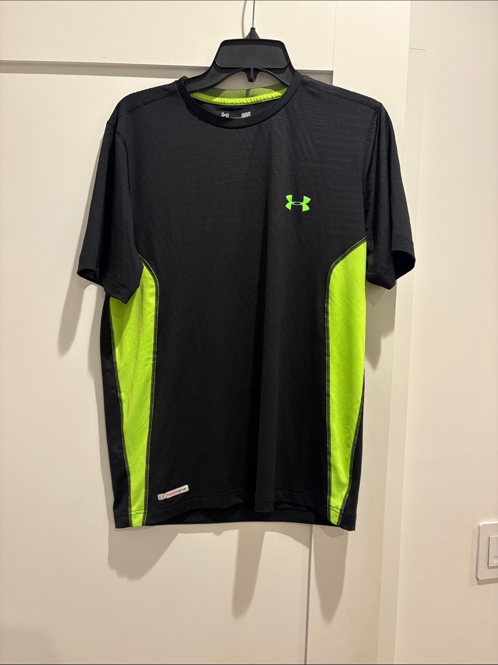 Under Armour Men’s Black with Neon Green Side-Panel Performance Tee
